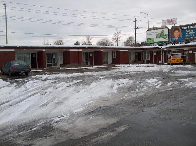 Barrie Motel Exterior photo